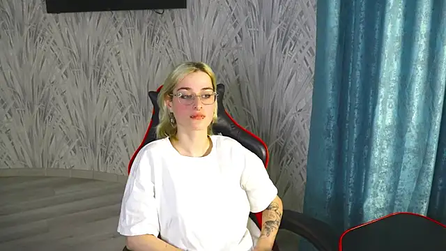 ValerieKirk online show from December 2, 11:15 am