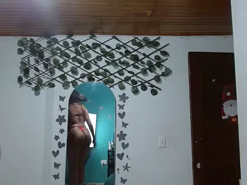 Andreaebony online show from December 20, 1:18 pm