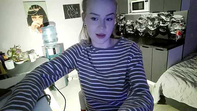 LunaPeony online show from February 2, 6:17 pm