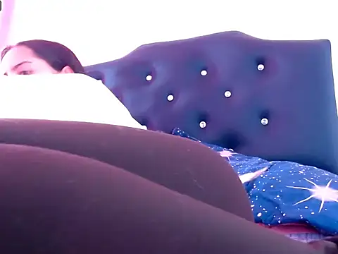 MisNicol online show from April 8, 2:50 pm