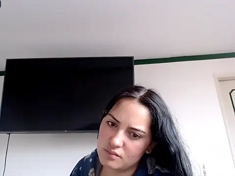 MisNicol online show from April 9, 11:59 am