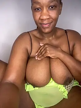 Snapshot of GiantClithpee chatting on December 17, 11:55 pm GiantClithpee online show from December 17, 11:55 pm