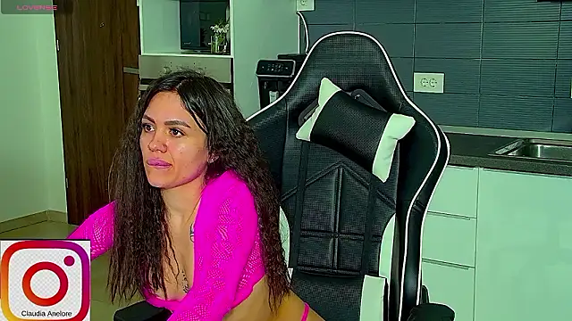 Snapshot of SiennaLuxexx chatting on February 9, 2:10 pm SiennaLuxexx online show from February 9, 2:10 pm