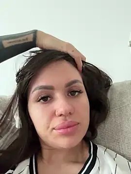 Snapshot of SiennaLuxexx chatting on February 13, 12:12 pm SiennaLuxexx online show from February 13, 12:12 pm