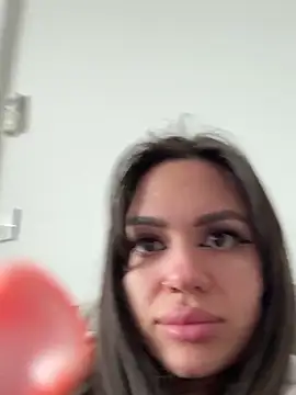 Snapshot of SiennaLuxexx chatting on February 19, 12:01 pm SiennaLuxexx online show from February 19, 12:01 pm