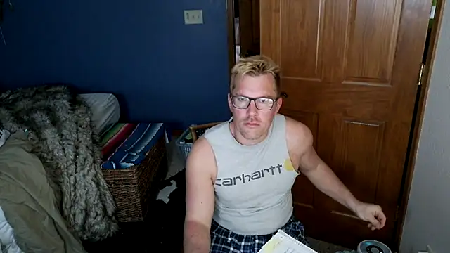 Snapshot of SpunRedneck chatting on March 12, 11:44 pm SpunRedneck online show from March 12, 11:44 pm