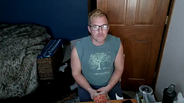Snapshot of SpunRedneck chatting on March 21, 12:48 am SpunRedneck online show from March 21, 12:48 am