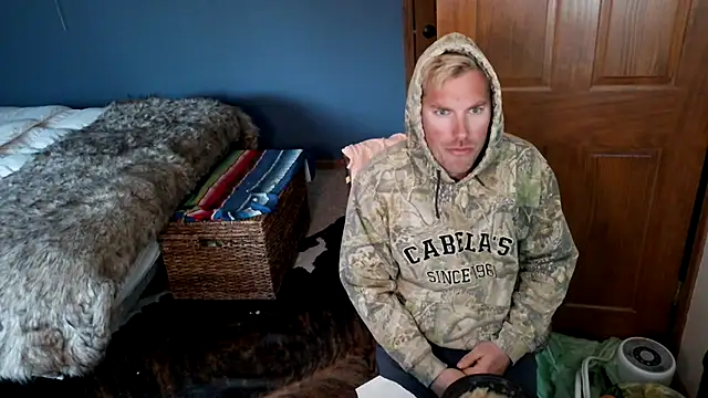 Snapshot of SpunRedneck chatting on April 1, 11:35 pm SpunRedneck online show from April 1, 11:35 pm