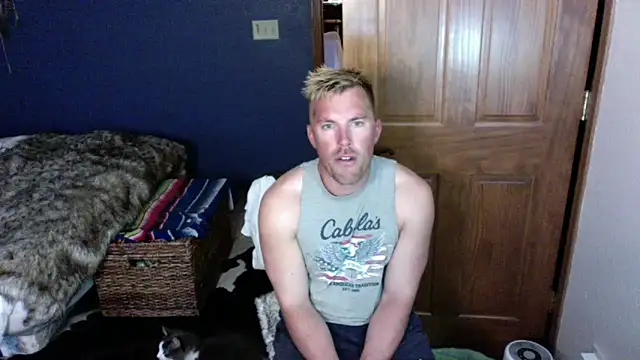 Snapshot of SpunRedneck chatting on April 16, 12:11 am SpunRedneck online show from April 16, 12:11 am