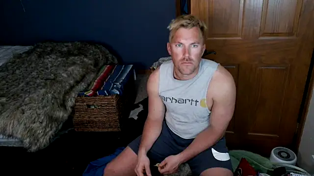 Snapshot of SpunRedneck chatting on April 19, 12:54 am SpunRedneck online show from April 19, 12:54 am
