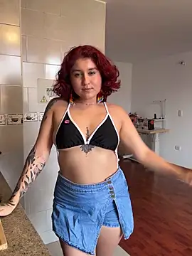 Snapshot of MissSavage_ chatting on May 19, 8:37 pm MissSavage online show from May 19, 8:37 pm