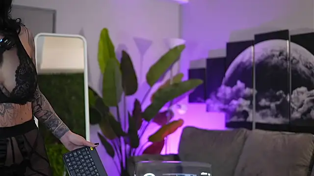 Ivy Trix online show from April 4, 6:05 pm