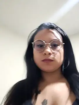 Snapshot of Laura_Daza1 chatting on December 3, 12:51 am Laura Daza1 online show from December 3, 12:51 am