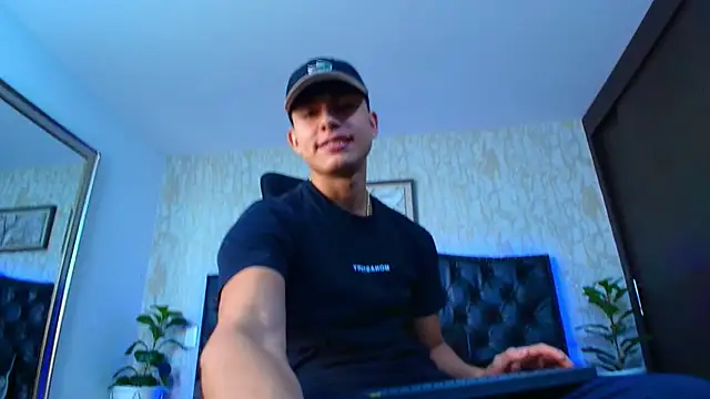 Lander Cruz online show from March 11, 7:09 pm