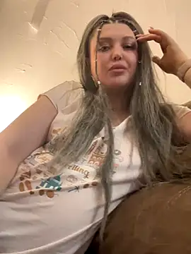 Snapshot of AmazingVi chatting on December 3, 5:44 pm AmazingVi online show from December 3, 5:44 pm