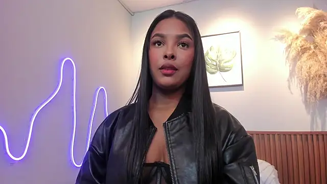 MIAROGGERSS online show from April 2, 3:59 am