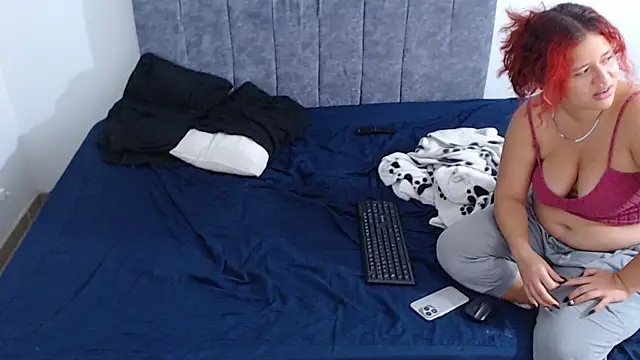 hottie couplee online show from March 31, 11:05 pm