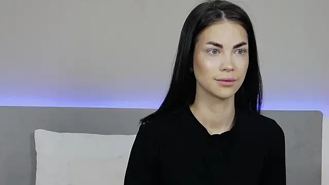 Snapshot of RachaelMils chatting on December 18, 3:56 am RachaelMils online show from December 18, 3:56 am