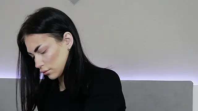 Snapshot of RachaelMils chatting on December 22, 3:47 am RachaelMils online show from December 22, 3:47 am