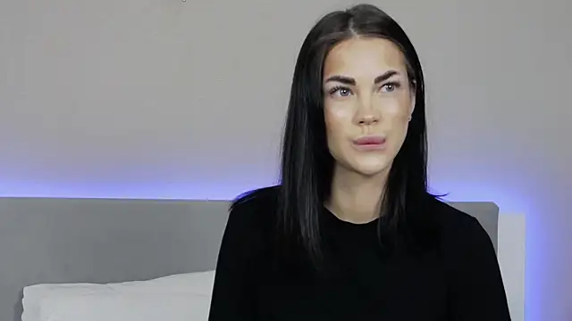 Snapshot of RachaelMils chatting on January 9, 3:42 am RachaelMils online show from January 9, 3:42 am