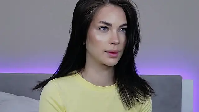 Snapshot of RachaelMils chatting on February 6, 3:55 am RachaelMils online show from February 6, 3:55 am