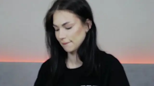 Snapshot of RachaelMils chatting on February 7, 3:54 am RachaelMils online show from February 7, 3:54 am