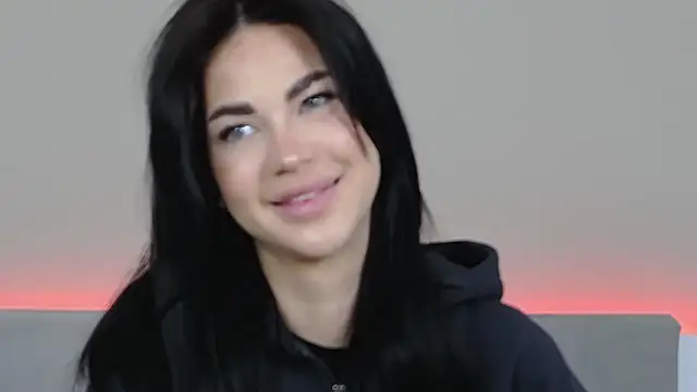 Snapshot of RachaelMils chatting on February 17, 4:09 am RachaelMils online show from February 17, 4:09 am