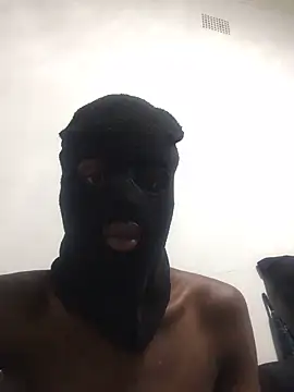 Snapshot of Pound5King chatting on April 6, 8:10 pm Pound5King online show from April 6, 8:10 pm