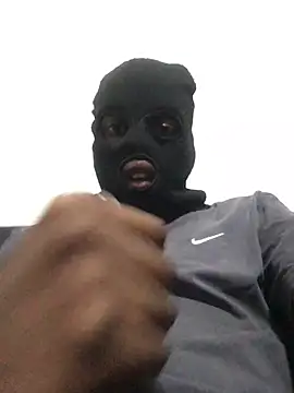 Snapshot of Pound5King chatting on April 13, 9:04 am Pound5King online show from April 13, 9:04 am