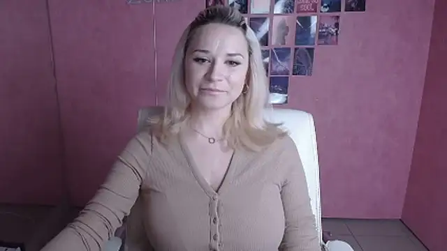 Snapshot of Melodie_Aster chatting on June 16, 5:21 am Melodie Aster online show from June 16, 5:21 am