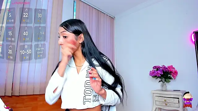 lya  brown online show from February 5, 12:43 pm