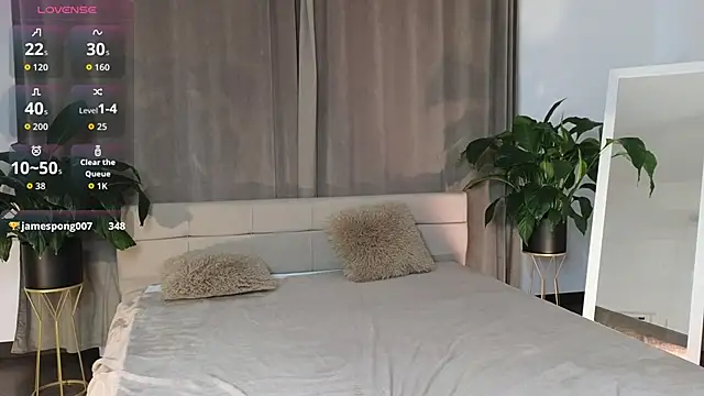 Snapshot of LunaKirby chatting on January 18, 1:59 pm LunaKirby online show from January 18, 1:59 pm