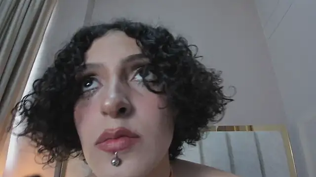Snapshot of LyraVendrell chatting on April 30, 7:53 pm LyraVendrell online show from April 30, 7:53 pm