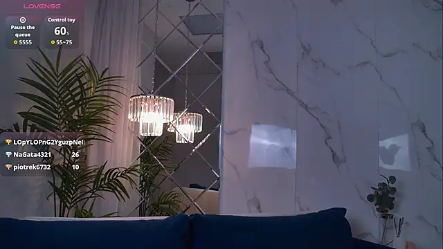 Snapshot of LisaDeviss chatting on January 18, 9:57 am LisaDeviss online show from January 18, 9:57 am