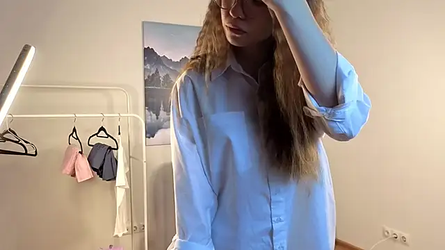 Snapshot of TobiBrighton chatting on December 3, 5:59 am TobiBrighton online show from December 3, 5:59 am