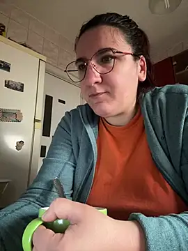 Snapshot of Dana92va chatting on February 17, 9:06 am Dana92va online show from February 17, 9:06 am