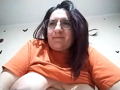 Snapshot of Dana92va chatting on February 22, 12:45 am Dana92va online show from February 22, 12:45 am