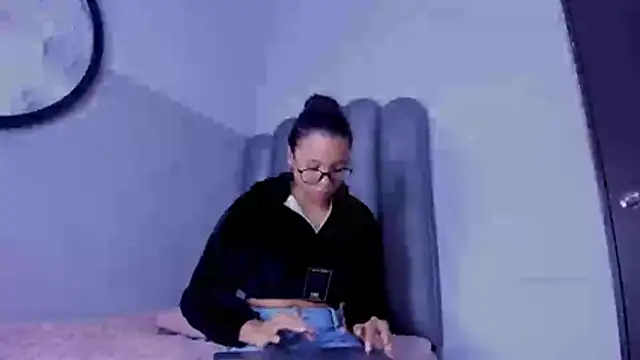 pitufa- online show from February 23, 7:22 pm