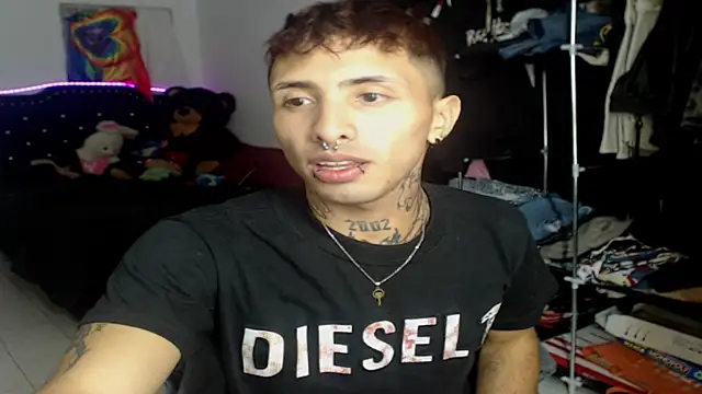 Snapshot of wallewe chatting on December 4, 6:49 pm wallewe online show from December 4, 6:49 pm