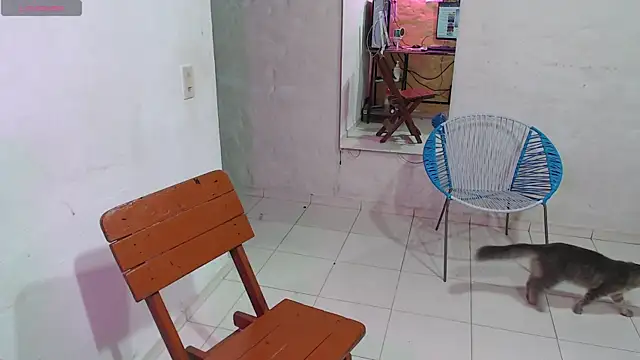 Snapshot of maxI_dick33 chatting on February 14, 10:23 am maxI dick33 online show from February 14, 10:23 am