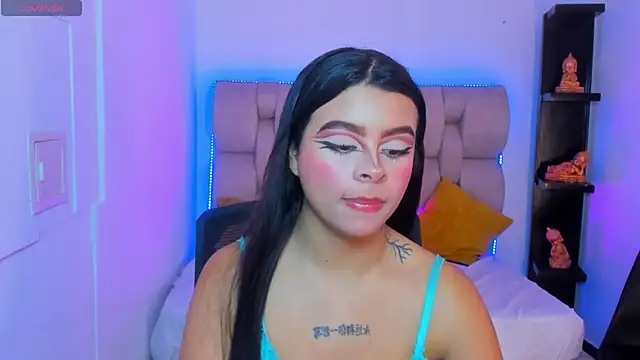 Snapshot of DakottaHilton chatting on December 4, 9:56 pm DakottaHilton online show from December 4, 9:56 pm