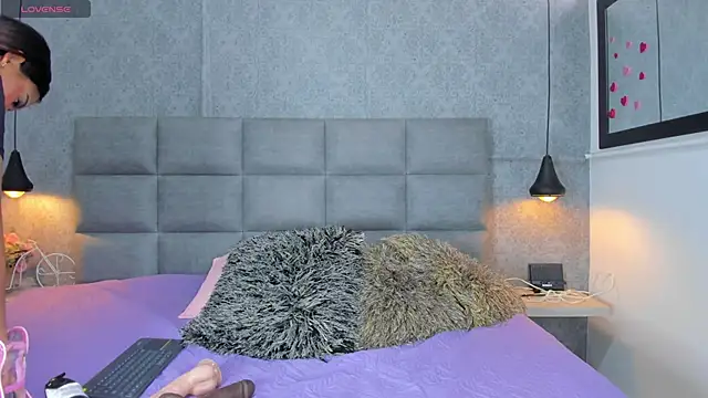 emilyy r online show from April 14, 7:09 pm