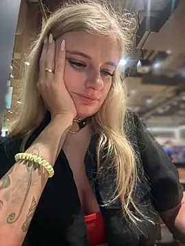 Snapshot of Betsy chatting on December 21, 11:44 am Betsy online show from December 21, 11:44 am