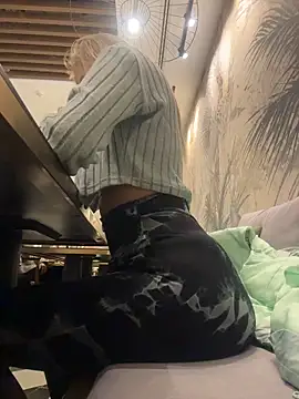 Betsy online show from December 15, 4:11 pm