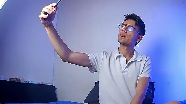 Snapshot of nicolatinboy chatting on February 11, 9:09 pm nicolatinboy online show from February 11, 9:09 pm