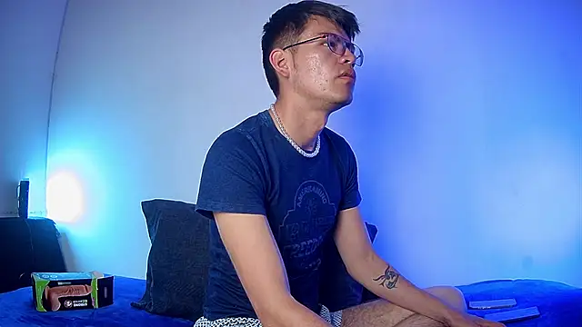 Snapshot of nicolatinboy chatting on February 16, 9:11 pm nicolatinboy online show from February 16, 9:11 pm