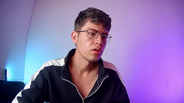 Snapshot of nicolatinboy chatting on February 21, 9:05 pm nicolatinboy online show from February 21, 9:05 pm