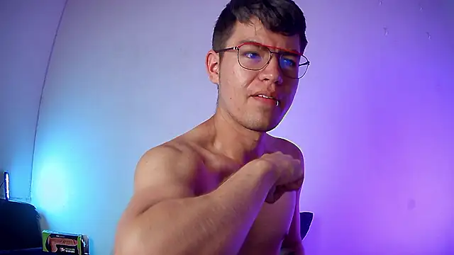 Snapshot of nicolatinboy chatting on February 22, 9:35 pm nicolatinboy online show from February 22, 9:35 pm