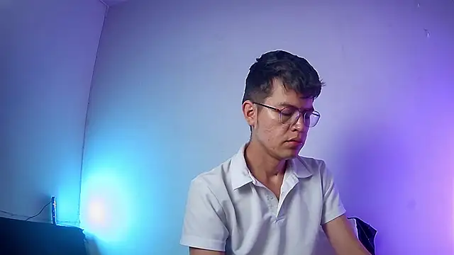 Snapshot of nicolatinboy chatting on February 26, 9:14 pm nicolatinboy online show from February 26, 9:14 pm