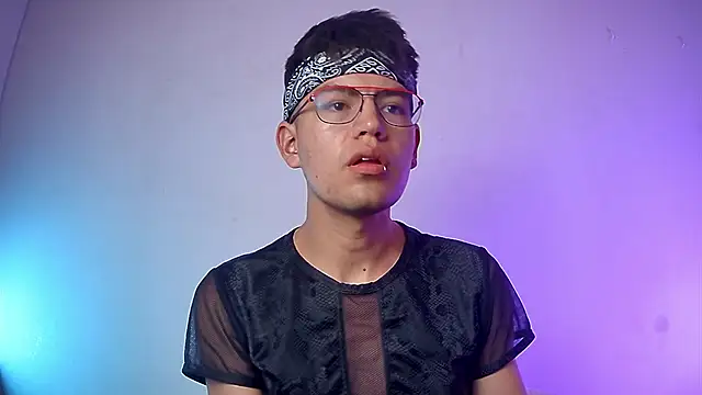 Snapshot of nicolatinboy chatting on February 28, 9:05 pm nicolatinboy online show from February 28, 9:05 pm